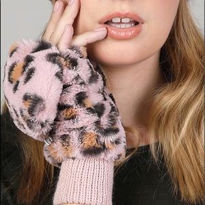 Ruggine Leopard Print Fingerless Mittens